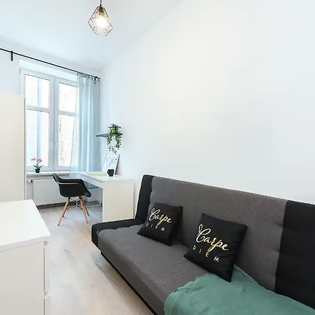 Piotrkowska Center Homestay *